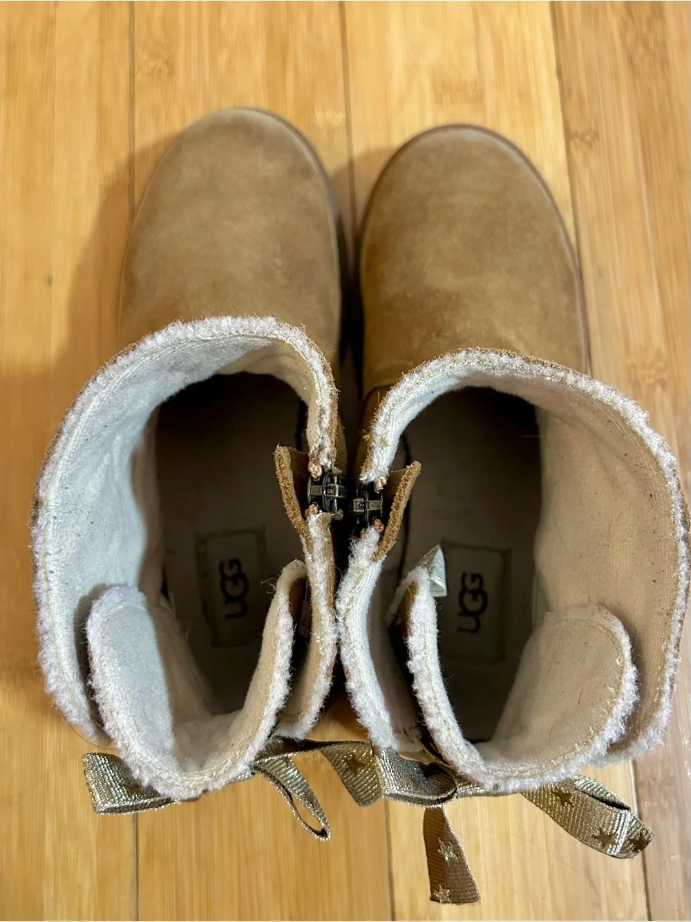 UGG Kids Lynde Chelsea Suede Winter Boots - Chestnut - 4Y or 5.5W